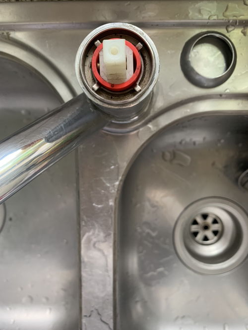 卸下手柄后沒有鎖緊螺帽的九牧龍頭的閥芯該如何拆卸